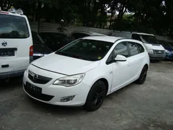 Weiß Gebraucht 2012 Opel Astra Active Limousine | 1.450 € (Guter Preis)