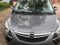 Grau Gebraucht 2016 Opel Zafira Tourer Edition Van / Kleinbus | 8.800 € (Fairer Preis)