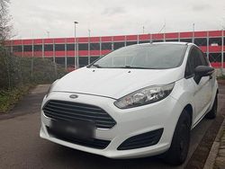 Weiß Gebraucht 2015 Ford Fiesta Ambiente Kleinwagen | 4.999 € (Guter Preis)