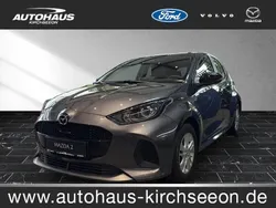 Grau Neu 2025 Mazda 2 Center-Line Limousine | 22.980 € (Fairer Preis)