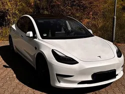 Weiß Gebraucht 2022 Tesla Model 3 Standard Range Limousine | 29.850 €