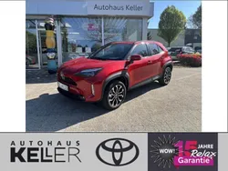 Rot Neu 2025 Toyota Yaris Cross SUV | 31.960 € (Etwas zu teuer)