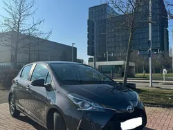 Grau Gebraucht 2017 Toyota Yaris Comfort Kleinwagen | 13.600 € (Etwas zu teuer)