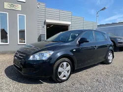 Schwarz Gebraucht 2009 Kia Ceed Spirit Limousine | 1.990 € (Superpreis)