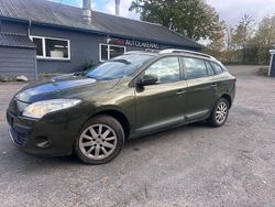 Grün Gebraucht 2015 Renault Mégane III Expression Limousine | 3.200 € (Superpreis)