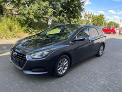 Grau Gebraucht 2016 Hyundai i40 Trend Kombi | 4.999 €