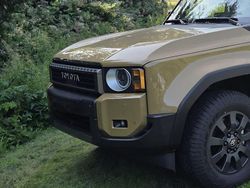 Beige metallic Gebraucht 2024 Toyota Land Cruiser | 85.660 € (Fairer Preis)