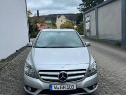 Silber Gebraucht 2015 Mercedes 180 AMG Limousine | 11.999 €