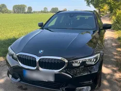 Schwarz Gebraucht 2019 BMW 320 Sport Line Kombi | 22.500 € (Fairer Preis)