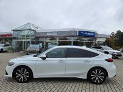 Platinum white pearl Gebraucht 2022 Honda Civic Elegance Limousine | 28.290 € (Fairer Preis)