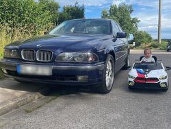 Blau Gebraucht 2000 BMW 523 Limousine | 2.500 € (Guter Preis)