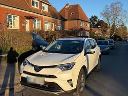 Grün Gebraucht 2017 Toyota RAV4 Hybrid Edition-S SUV | 20.000 €