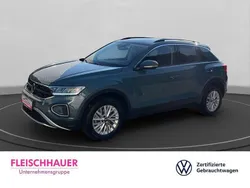 Blau Gebraucht 2024 VW T-Roc Life SUV | 23.990 € (Fairer Preis)