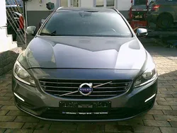 Grau Gebraucht 2017 Volvo V60 Kinetic Kombi | 9.490 € (Etwas zu teuer)