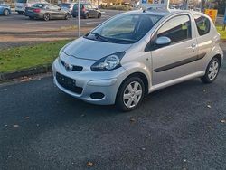 Silber Gebraucht 2009 Toyota Aygo Kleinwagen | 1.990 € (Guter Preis)