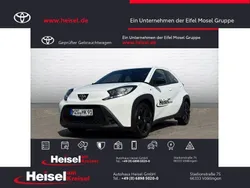 Weiß Gebraucht 2024 Toyota Aygo X-play Kleinwagen | 15.760 € (Fairer Preis)