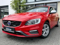 Passion red solid / solid Gebraucht 2015 Volvo V60 R-Design Momentum Kombi | 13.990 € (Fairer Preis)