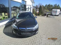 Saphirschwarz mineraleffekt Gebraucht 2011 Opel Astra Design Edition Kombi | 2.950 € (Guter Preis)