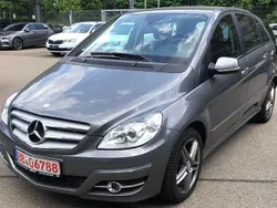 Grau Gebraucht 2010 Mercedes B180 Van / Kleinbus | 5.990 € (Fairer Preis)