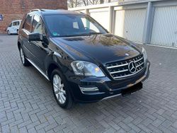Schwarz Gebraucht 2011 Mercedes ML300 SUV | 8.900 €