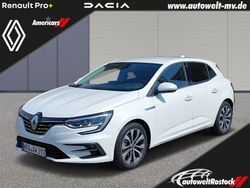 Weiß (metallic) Gebraucht 2023 Renault Mégane IV Techno Limousine | 21.890 € (Fairer Preis)