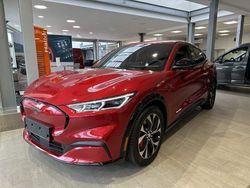 Lucidrot metallic (metallic) Gebraucht 2023 Ford Mustang Mach-E Premium SUV | 44.450 € (Teuer)