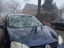 Blau Gebraucht 2005 VW Golf V Kleinwagen | 2.450 € (Fairer Preis)