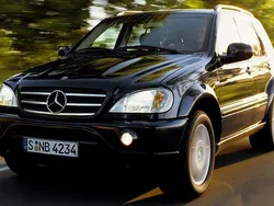 Schwarz Gebraucht 2003 Mercedes ML55 AMG AMG SUV | 9.999 €