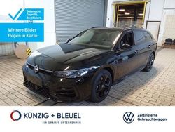 Schwarz (grenadillschwarz metallic) Gebraucht 2024 VW Passat R-line Kombi | 44.391 €