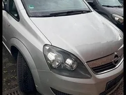 Silber Gebraucht 2012 Opel Zafira Van / Kleinbus | 5.500 €