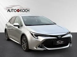Shimmering silver Gebraucht 2023 Toyota Corolla Team | 25.985 € (Fairer Preis)