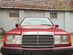 Rot Gebraucht 1993 Mercedes E220 Limousine | 2.999 €