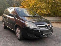 Schwarz Gebraucht 2010 Opel Zafira Van / Kleinbus | 2.400 € (Fairer Preis)