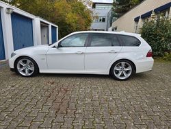 Weiß Gebraucht 2008 BMW 330 Performance Kombi | 8.900 € (Superpreis)