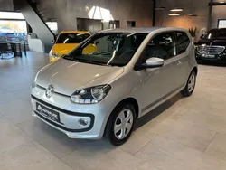 Light silver metallic Gebraucht 2015 VW up! Kleinwagen | 5.980 € (Fairer Preis)