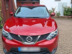 Rot Gebraucht 2014 Nissan Qashqai SUV | 10.800 € (Etwas zu teuer)