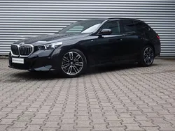 Black sapphire metallic Gebraucht 2024 BMW 520 M Sport Kombi | 52.980 € (Superpreis)