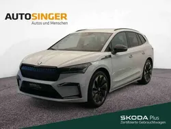 Moonweiss metallic Gebraucht 2022 Skoda Enyaq iV SportLine SUV | 29.980 € (Etwas zu teuer)