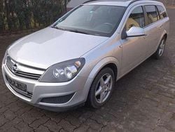 Silber Gebraucht 2011 Opel Astra Edition Kombi | 1.000 € (Superpreis)