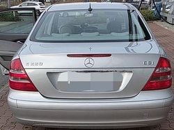 Silber Gebraucht 2003 Mercedes E220 Limousine | 7.200 € (Teuer)