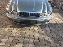 Grau Gebraucht 2002 Jaguar X-type Limousine | 2.500 €