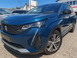 Grau Gebraucht 2022 Peugeot 5008 Allure Van / Kleinbus | 19.992 € (Fairer Preis)