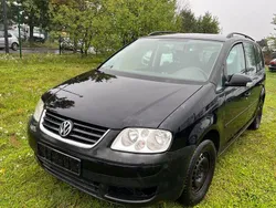 Schwarz Gebraucht 2006 VW Touran Goal Van / Kleinbus | 650 € (Guter Preis)