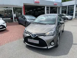 Gray metallic Gebraucht 2016 Toyota Yaris Hybrid Edition-S Kleinwagen | 13.900 € (Fairer Preis)