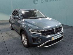 Blau Gebraucht 2024 VW T-Roc Life SUV | 22.250 € (Fairer Preis)