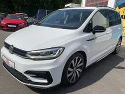 Pure white Gebraucht 2019 VW Touran Highline Van / Kleinbus | 21.900 €