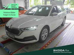 Weiß Gebraucht 2022 Skoda Octavia Ambition Kombi | 21.930 € (Guter Preis)