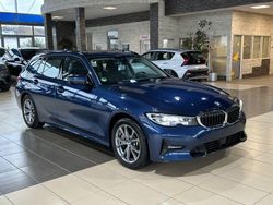 Blau Gebraucht 2021 BMW 330e Sport Line Kombi | 22.400 € (Guter Preis)