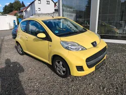 Gelb Gebraucht 2011 Peugeot 107 Kleinwagen | 2.750 € (Etwas zu teuer)
