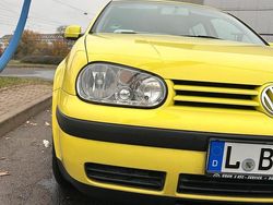 Gelb Gebraucht 2001 VW Golf IV Kleinwagen | 1.500 € (Guter Preis)